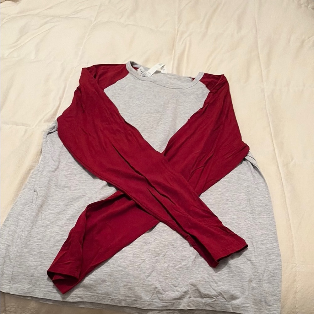 Men’s Lululemon long sleeve baseball style shirt